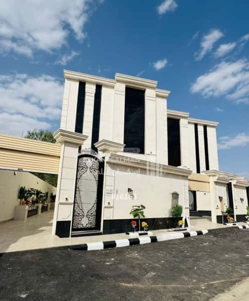 Villa 269 SQM facing South on 15m width street الواسط، الطائف