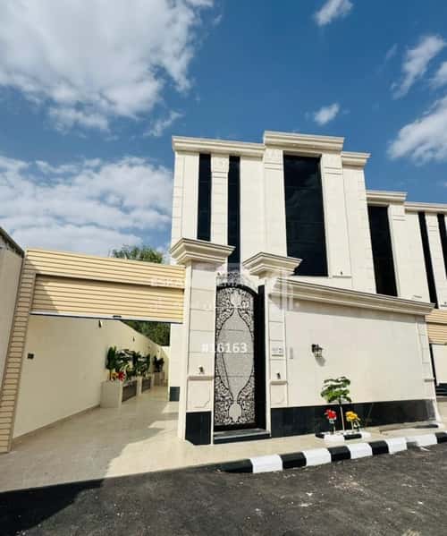 فيلا 269.52 متر مربع جنوبية على شارع 15م الواسط، الطائف