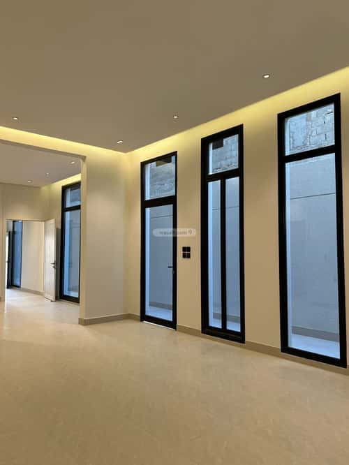 Floor 361 SQM with 6 Bedrooms Al-Janadriyah, East Riyadh, Riyadh