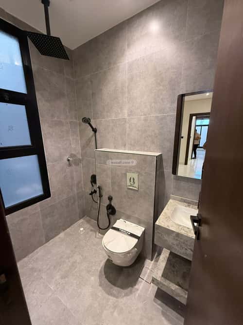 Floor 189.86 SQM with 5 Bedrooms Al-Janadriyah, East Riyadh, Riyadh