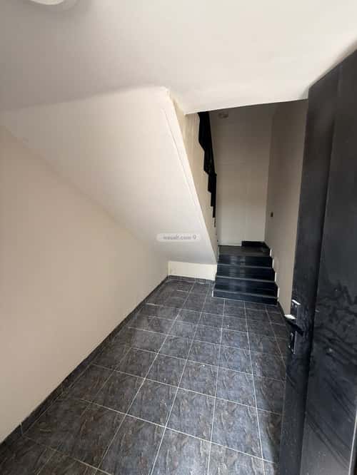 Floor with 5 Bedrooms Al-Janadriyah, East Riyadh, Riyadh