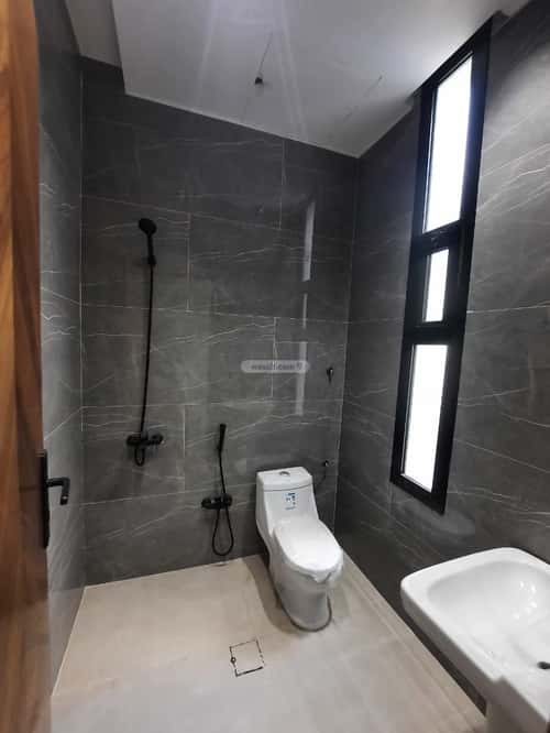 Floor with 5 Bedrooms West Al-Oraija, West Riyadh, Riyadh