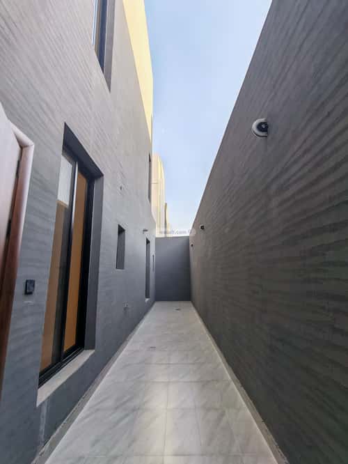 Villa 407.26 SQM Facing South on 15m Width Street Al-Muanisiyah, East Riyadh, Riyadh