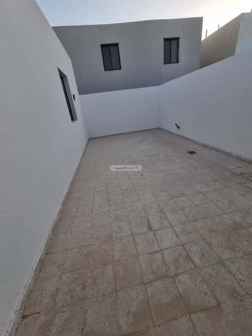 4 bedroom floor in Badr