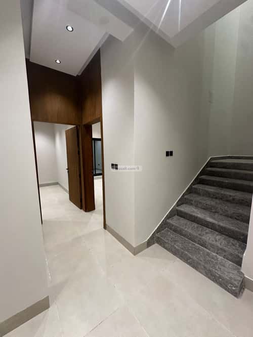 فيلا 250 متر مربع شمالية على شارع 15م النرجس، شمال الرياض، الرياض