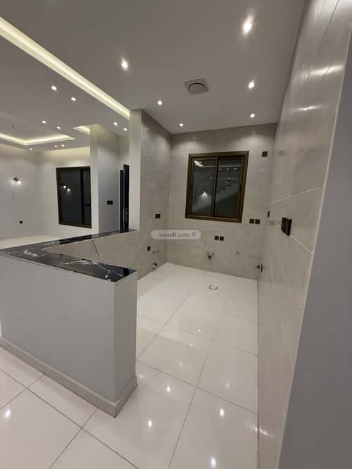 فيلا 250 متر مربع غربية على شارع 30م اليرموك، خميس مشيط