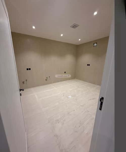 فيلا 318.75 متر مربع جنوبية على شارع 20م الصواري، الخبر