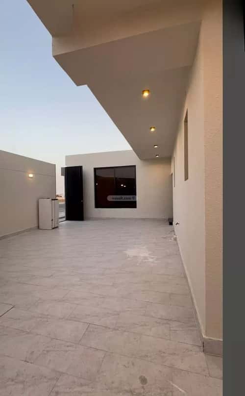 فيلا 302 متر مربع شمالية شرقية على شارع 30م اللؤلؤ، الخبر