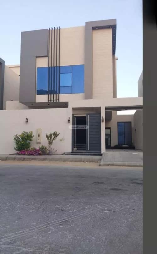 فيلا 300 متر مربع غربية على شارع 16م العقيق، الخبر