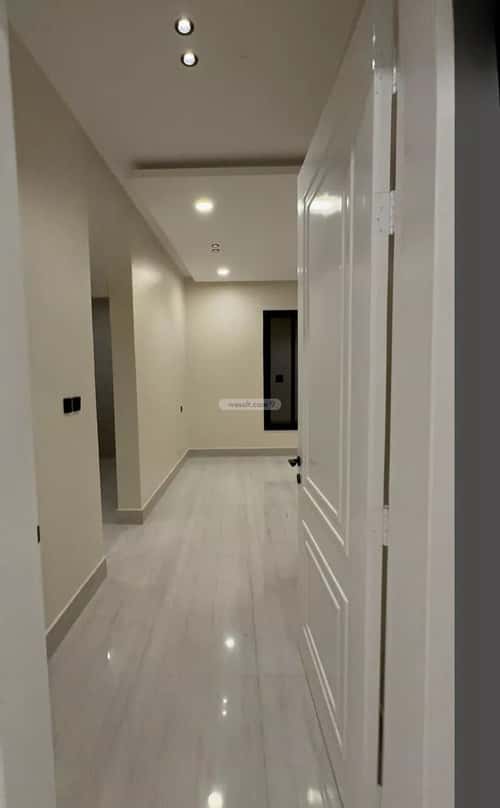 فيلا 210 متر مربع جنوبية على شارع 15م الصواري، الخبر