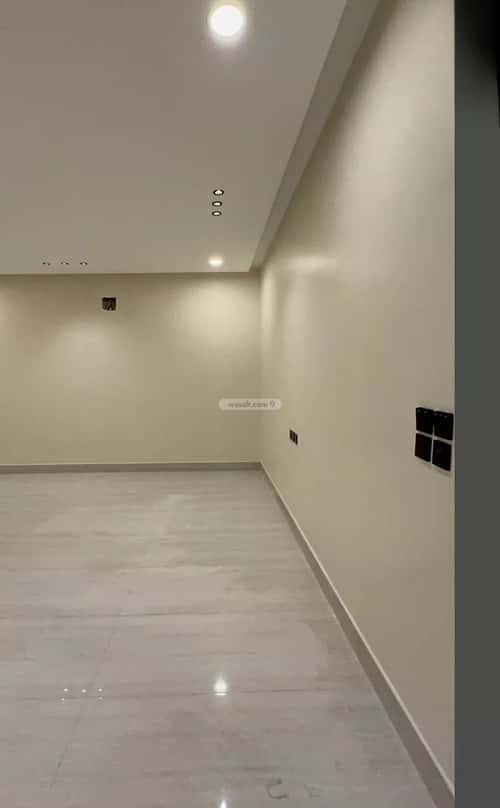 فيلا 210 متر مربع جنوبية على شارع 15م الصواري، الخبر