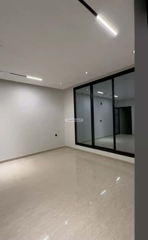 فيلا 284.21 متر مربع شرقية على شارع 20م الشراع، الخبر