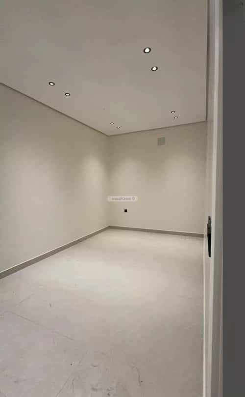 فيلا 333.75 متر مربع شمالية على شارع 30م الصواري، الخبر