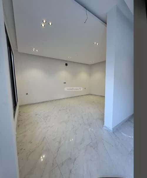 فيلا 200 متر مربع جنوبية على شارع 15م الصواري، الخبر