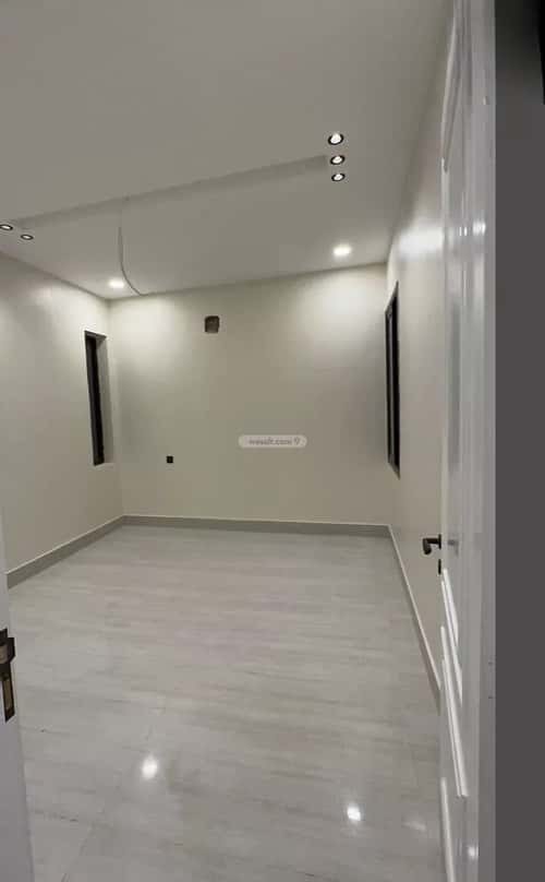 فيلا 210 متر مربع جنوبية على شارع 15م الصواري، الخبر