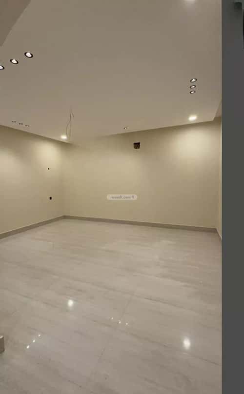 فيلا 210 متر مربع جنوبية على شارع 15م الصواري، الخبر