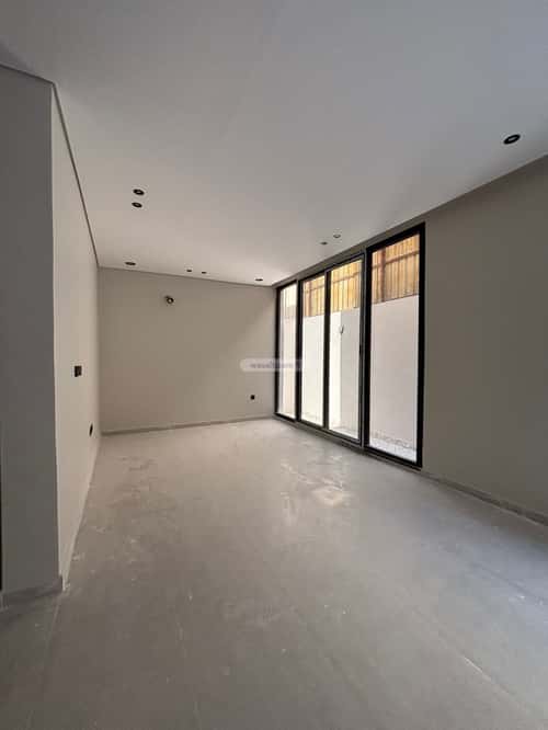 فيلا 210.5 متر مربع جنوبية شرقية على شارع 24م ضاحية الملك فهد، الدمام