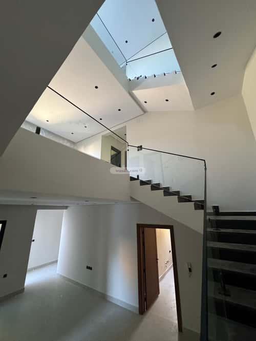 فيلا 250.25 متر مربع شرقية على شارع 15م الملك فهد، عنيزة