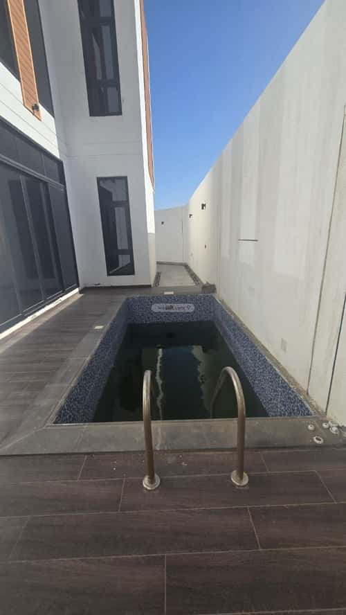 فيلا 308 متر مربع شرقية على شارع 16م الصواري، شمال جدة، جدة