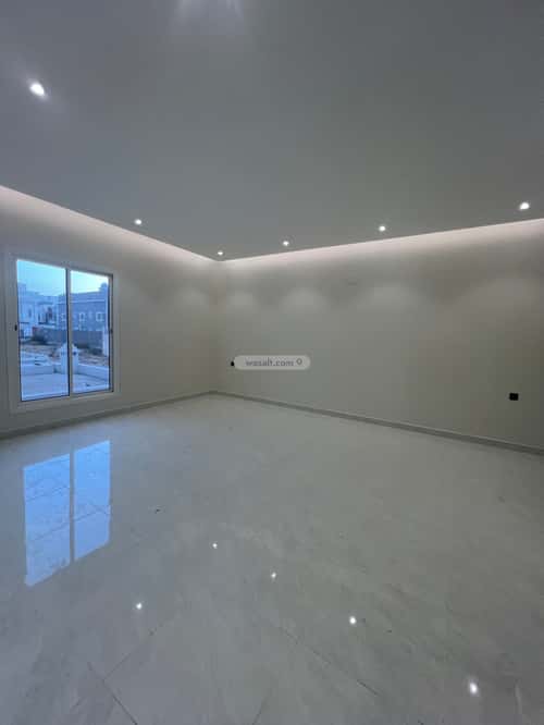 فيلا 385 متر مربع شرقية على شارع 15م المعلاة، أحد رفيدة