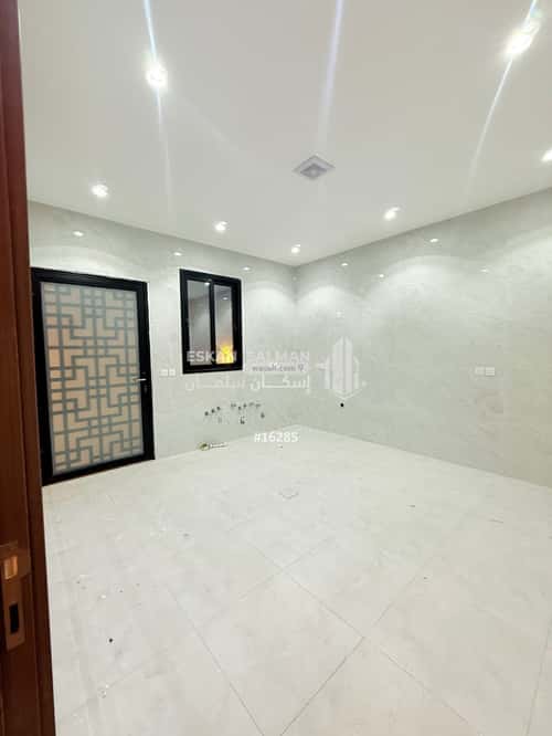 فيلا 324.32 متر مربع شمالية على شارع 15م الشعلة، الدمام