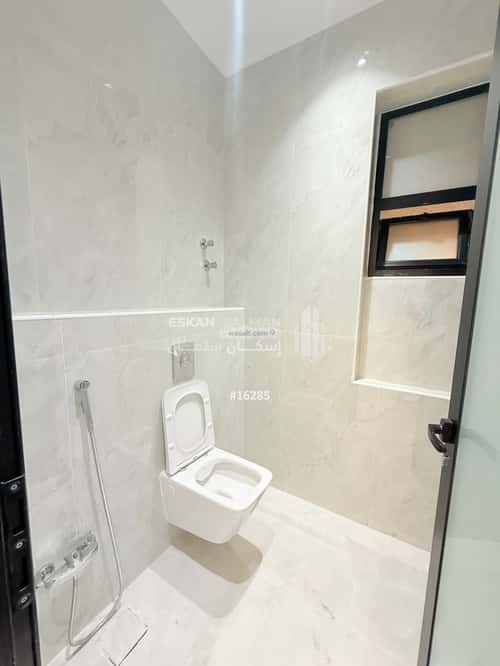 فيلا 324.32 متر مربع شمالية على شارع 15م الشعلة، الدمام