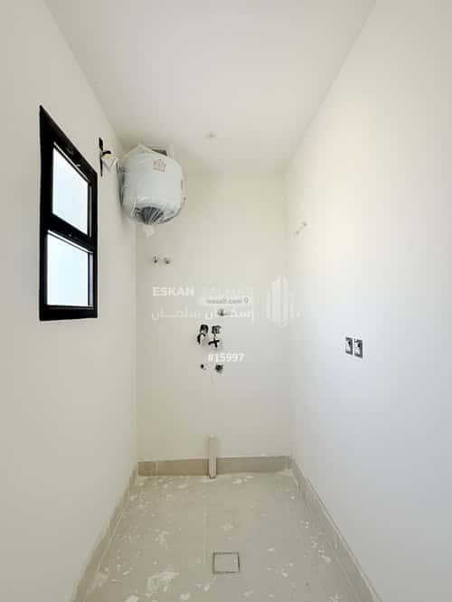 فيلا 230.84 متر مربع شرقية على شارع 32م ضاحية الملك فهد، الدمام