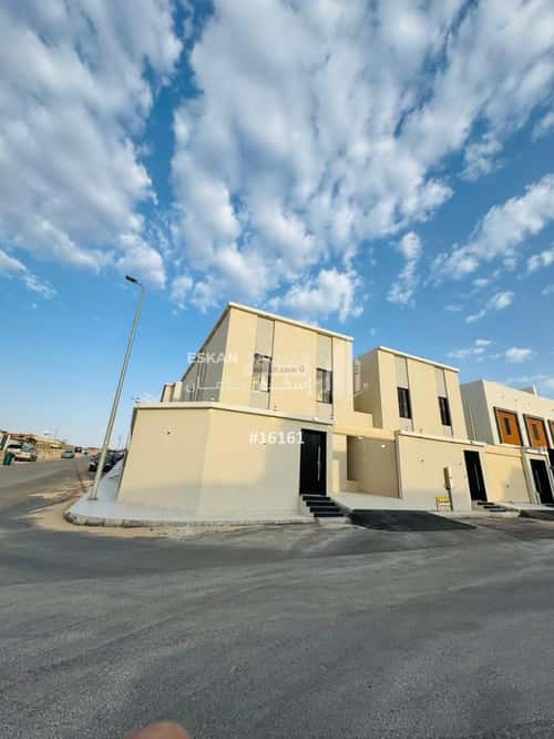 فيلا 369.38 متر مربع شمالية غربية على شارع 18م القهيب، الطائف