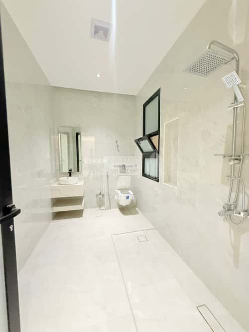 فيلا 323.68 متر مربع جنوبية على شارع 20م الشعلة، الدمام