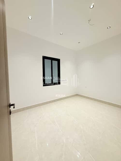 فيلا 323.9 متر مربع جنوبية على شارع 20م الشعلة، الدمام