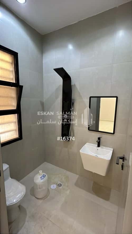 Floor 205 SQM with 5 bedrooms عكاظ، جنوب الرياض، الرياض