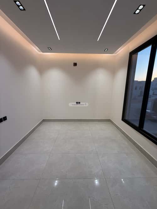Floor 142 SQM with 5 bedrooms الندوة، شرق الرياض، الرياض