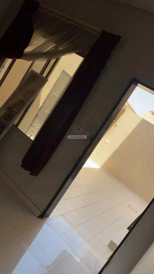 فيلا 200 متر مربع شرقية على شارع 15م العزيزية، جنوب الرياض، الرياض