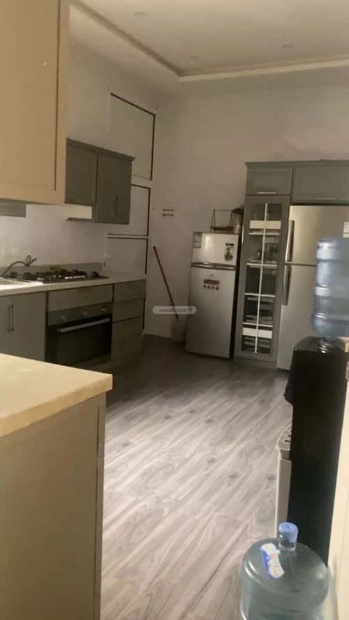 فيلا 200 متر مربع شرقية على شارع 15م العزيزية، جنوب الرياض، الرياض