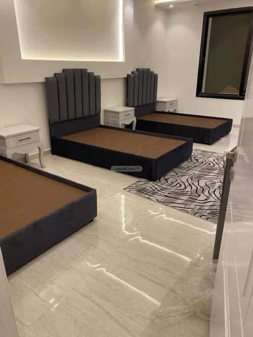 فيلا 200 متر مربع شرقية على شارع 15م العزيزية، جنوب الرياض، الرياض