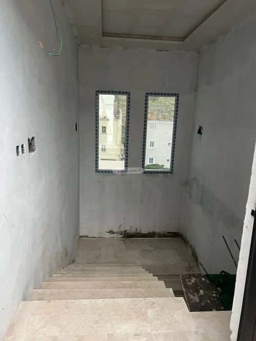 فيلا 582 متر مربع جنوبية على شارع 15م أم الرصف، الطائف