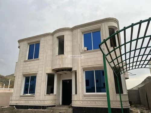 فيلا 582 متر مربع جنوبية على شارع 15م أم الرصف، الطائف