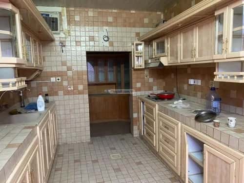 فيلا 273 متر مربع جنوبية على شارع 10م العليا، وسط الرياض، الرياض