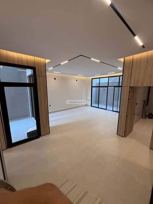 Villa 270 SQM with 1 Apartment Facing East Al- Nadwah, East Riyadh, Riyadh