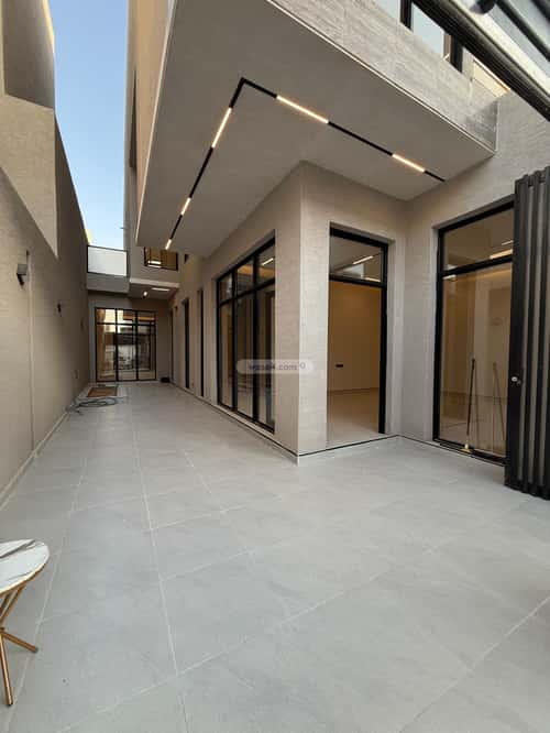 Villa 270 SQM with 1 Apartment Facing East Al- Nadwah, East Riyadh, Riyadh
