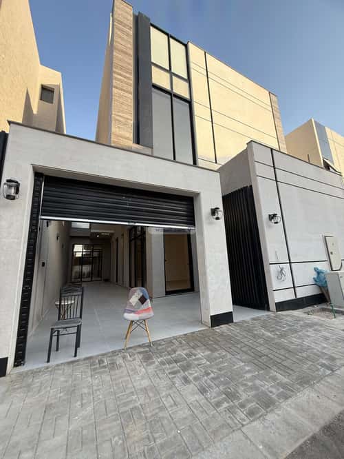 Villa 270 SQM with 1 Apartment Facing East Al- Nadwah, East Riyadh, Riyadh