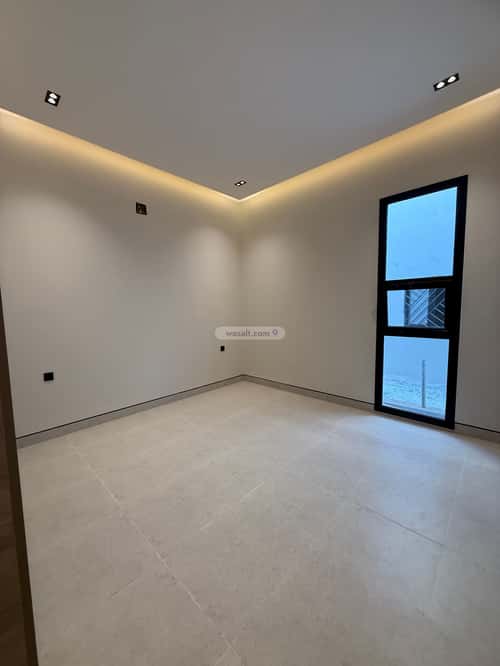 Villa 270 SQM with 1 Apartment Facing East Al- Nadwah, East Riyadh, Riyadh