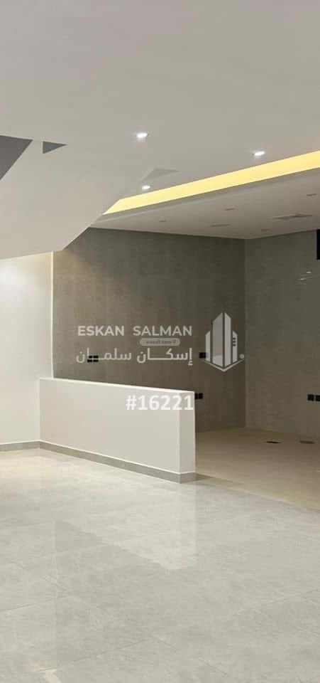 فيلا 303.46 متر مربع شرقية على شارع 32م ضاحية الملك فهد، الدمام