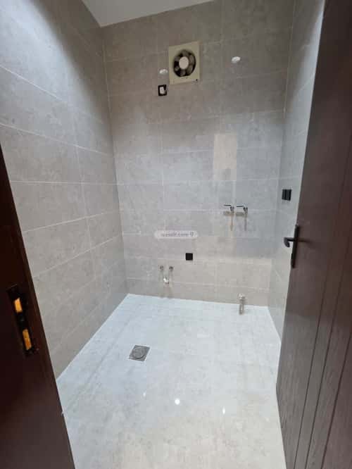 فيلا 300 متر مربع شمالية شرقية على شارع 15م الرحمانية، شرق جدة، جدة