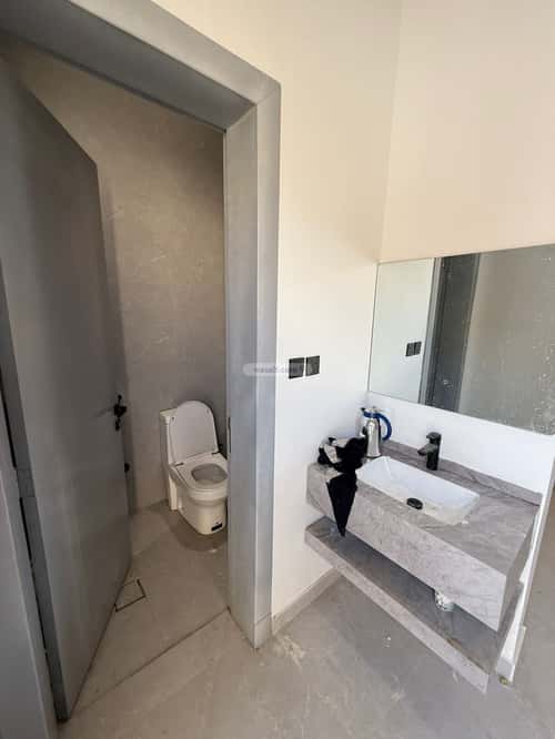 Floor with 5 Bedrooms Bader, South Riyadh, Riyadh