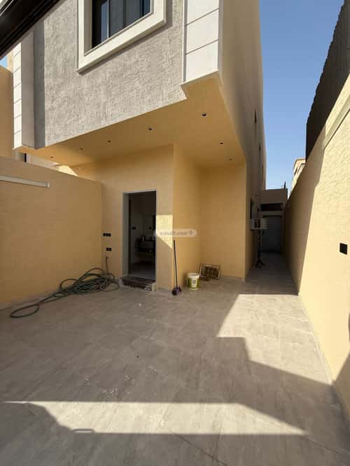 Floor with 5 Bedrooms Bader, South Riyadh, Riyadh