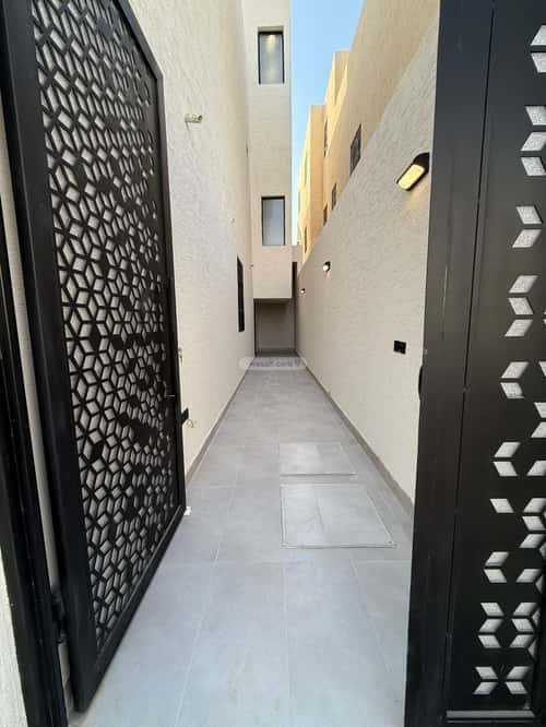Floor with 5 Bedrooms Al-Janadriyah, East Riyadh, Riyadh