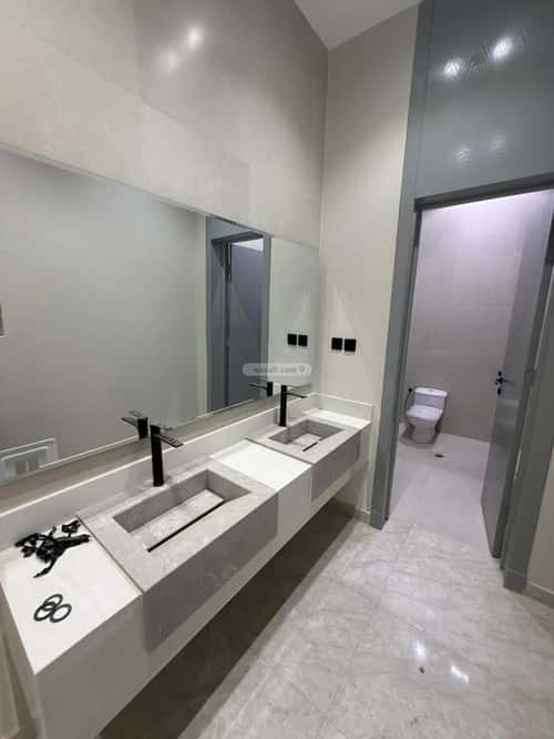 Floor with 5 Bedrooms Okaz, South Riyadh, Riyadh