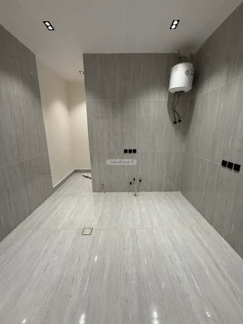 Floor with 5 Bedrooms Al- Nadwah, East Riyadh, Riyadh