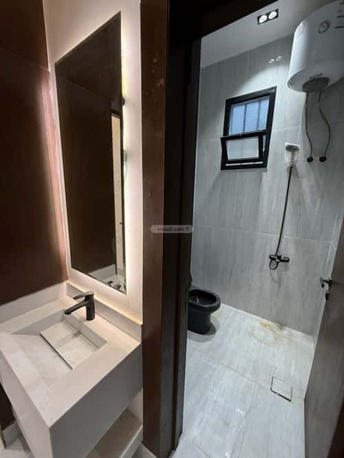 Floor with 5 Bedrooms Al- Nadwah, East Riyadh, Riyadh